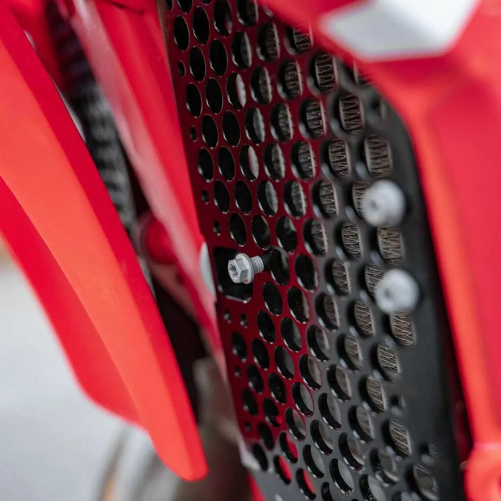 X-GRIP Kühlerschützer Aluminium Beta ab 2020 – Farbe wählbar – Bild 7